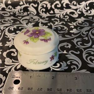 Porcelain jewelry box